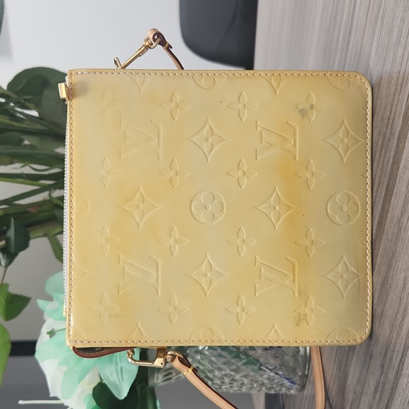 HP! LOUIS VUITTON Monogram Vernis Mott- Yellow with Blue Interior - Picture 3 of 13